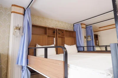 六人间男女混住宿舍 — Group Nest Hotel